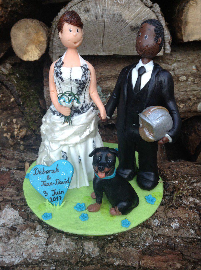 figurine de pièce montée pour Mariage
thème mariés, chien des mariés, pompier, bleu